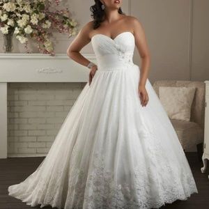 Brand New Bonny Bridal 1400 Wedding Dress